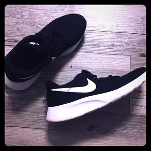 NIKE TANJUN BLACK